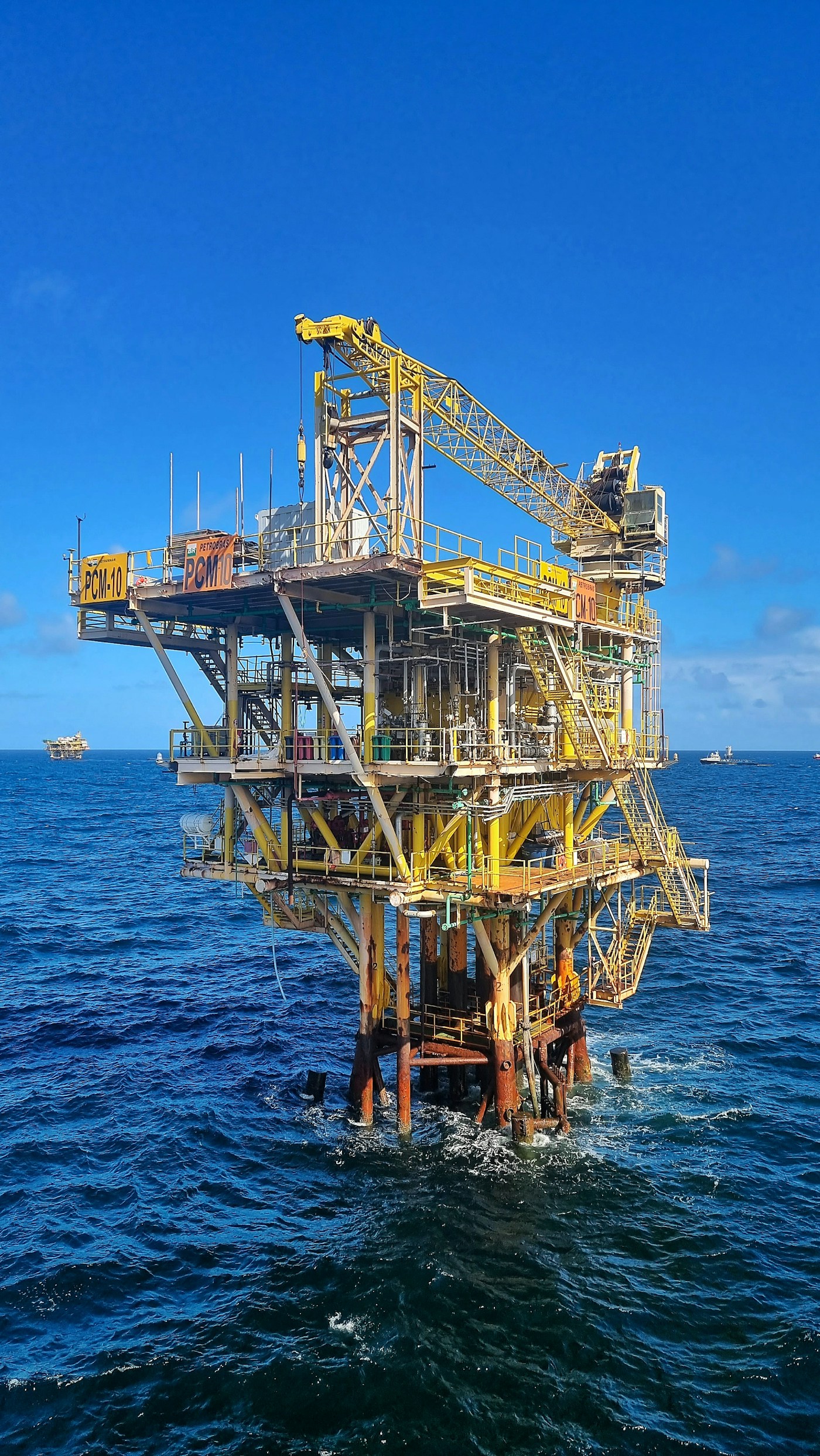 Plataforma de produção de petróleo em águas tropicais da costa brasileira