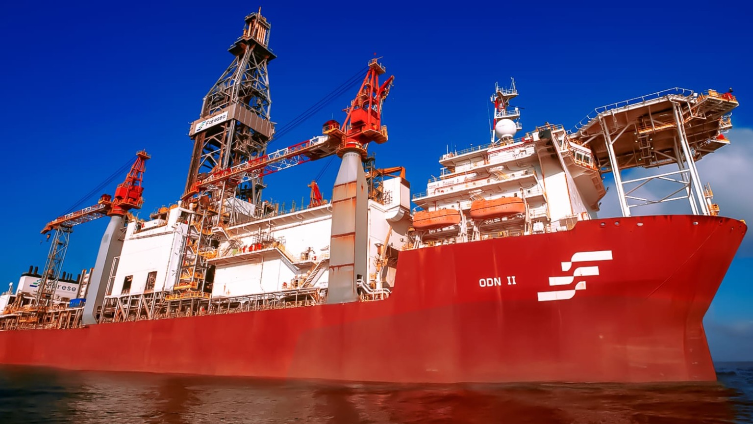 Vista aérea de plataforma offshore na Margem Equatorial