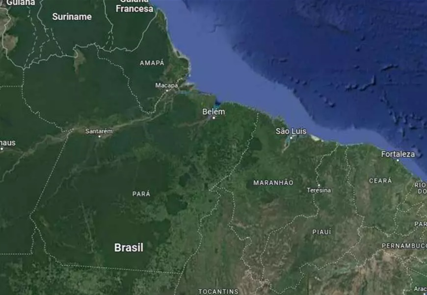 Tráfego marítimo em rota de navegação exigindo interpretação correta das regras COLREG